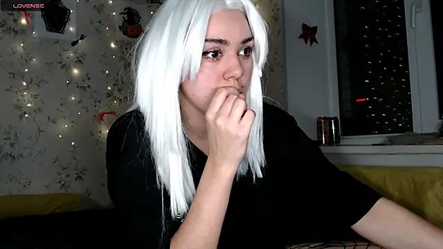 Snapshot of KotiK_meov chatting on November 28, 2025, 4:42 pm KotiK meov online show from November 28, 2025, 4:42 pm