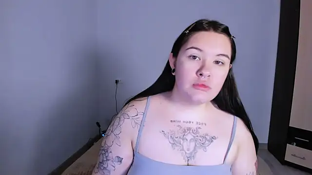 Snapshot of HitoMi2 chatting on November 15, 2025, 9:06 am HitoMi2 online show from November 15, 2025, 9:06 am