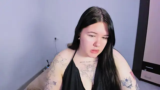 Snapshot of HitoMi2 chatting on November 16, 2025, 8:20 am HitoMi2 online show from November 16, 2025, 8:20 am