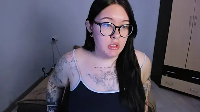 Snapshot of HitoMi2 chatting on November 20, 2025, 11:10 am HitoMi2 online show from November 20, 2025, 11:10 am