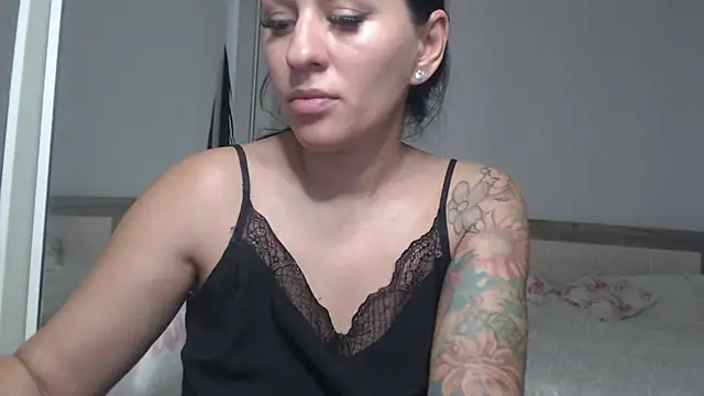 RachelVegass online show from November 5, 2025, 7:52 am