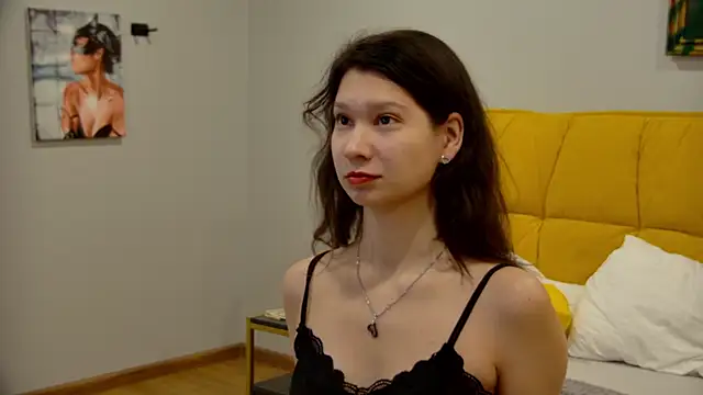 SaraDenars online show from December 4, 2025, 5:39 am