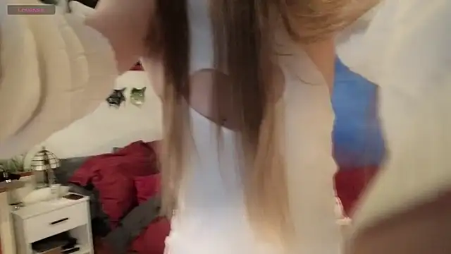 ScarletKitsunyaa online show from March 18, 2026, 2:20 pm