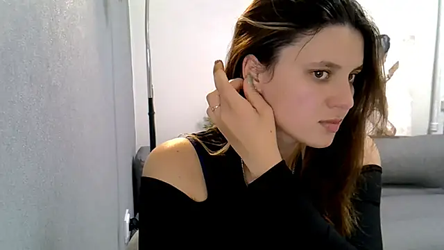 KiraHoney online show from November 29, 2025, 10:24 pm