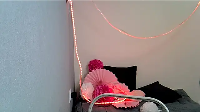 KiraHoney online show from March 13, 2026, 9:32 pm