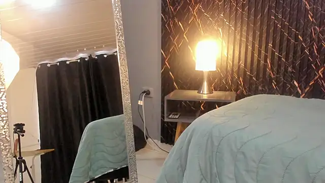 Snapshot of clara_heat chatting on November 20, 2025, 7:57 pm clara heat online show from November 20, 2025, 7:57 pm