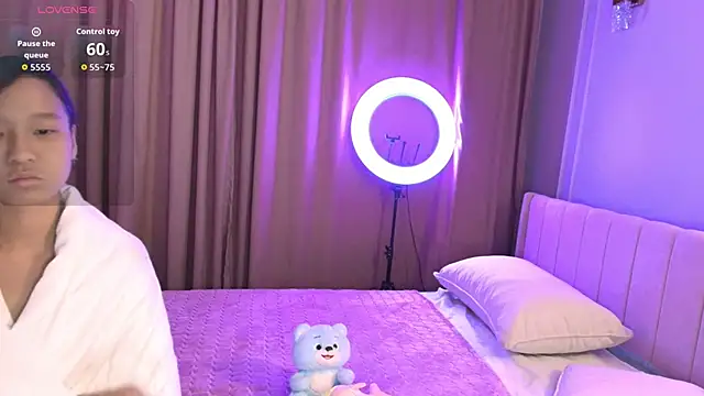 lihnpham online show from November 17, 2025, 1:33 am