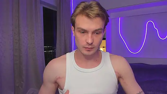 Snapshot of DanteRay chatting on November 10, 2025, 5:45 pm DanteRay online show from November 10, 2025, 5:45 pm