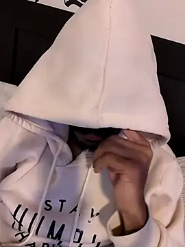 Snapshot of skinnydddue chatting on November 4, 2025, 6:34 am skinnydddue online show from November 4, 2025, 6:34 am