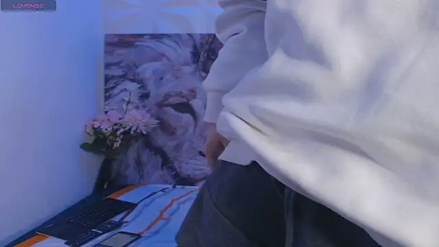 Oliver paris online show from November 16, 2025, 4:40 am