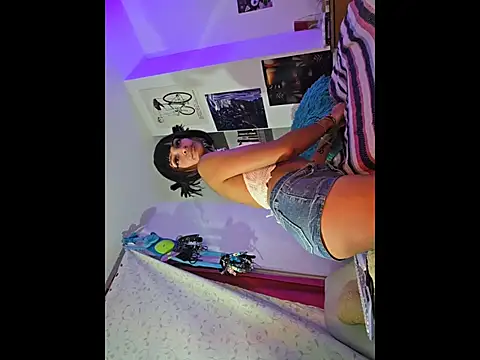 Lila bratzz online show from November 5, 2025, 5:51 am