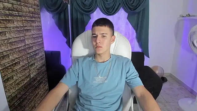 Snapshot of Aleck_Boy chatting on November 22, 2025, 8:08 pm Aleck Boy online show from November 22, 2025, 8:08 pm