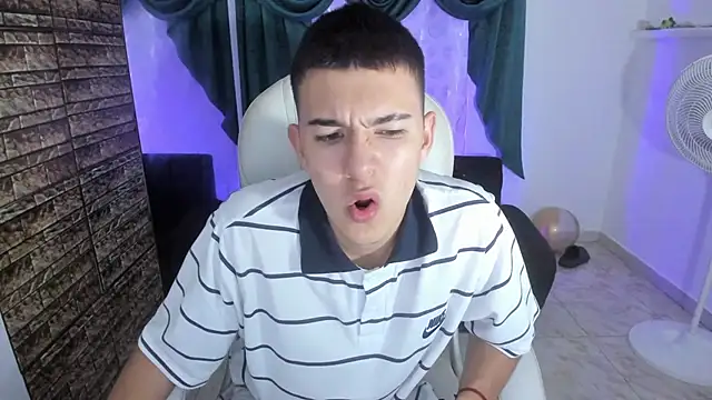 Snapshot of Aleck_Boy chatting on November 25, 2025, 7:47 pm Aleck Boy online show from November 25, 2025, 7:47 pm