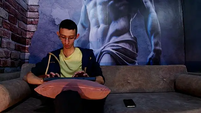 ZyroNight online show from December 17, 2025, 7:20 pm