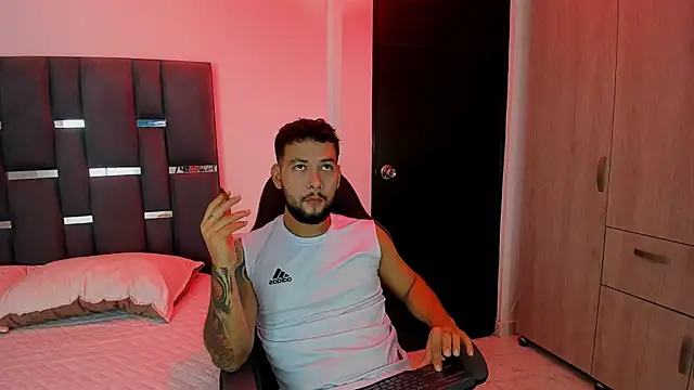 Snapshot of noah_corvelle chatting on November 11, 2025, 12:43 am noah corvelle online show from November 11, 2025, 12:43 am