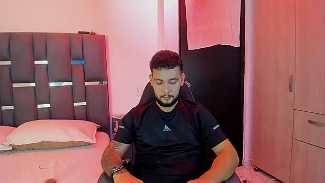 Snapshot of noah_corvelle chatting on November 12, 2025, 10:30 pm noah corvelle online show from November 12, 2025, 10:30 pm