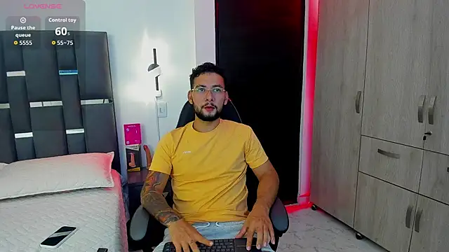 Snapshot of noah_corvelle chatting on November 17, 2025, 10:04 pm noah corvelle online show from November 17, 2025, 10:04 pm