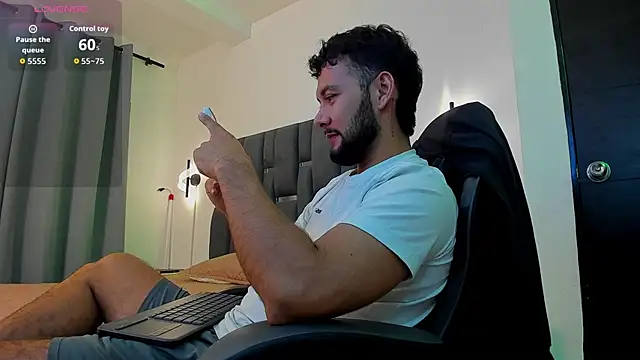 Snapshot of noah_corvelle chatting on November 20, 2025, 6:24 am noah corvelle online show from November 20, 2025, 6:24 am