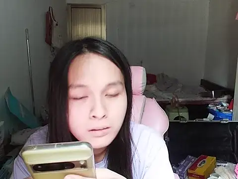 Snapshot of RebelAura chatting on November 4, 2025, 5:17 am RebelAura online show from November 4, 2025, 5:17 am