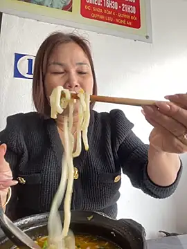 Snapshot of Liliy2x chatting on November 5, 2025, 2:00 am Liliy2x online show from November 5, 2025, 2:00 am