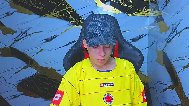 Snapshot of Suarezz10_ chatting on November 12, 2025, 12:49 pm Suarezz10 online show from November 12, 2025, 12:49 pm