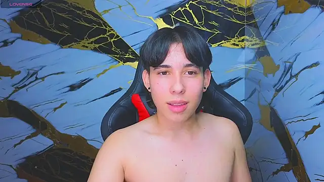 Snapshot of Suarezz10_ chatting on November 13, 2025, 3:55 pm Suarezz10 online show from November 13, 2025, 3:55 pm