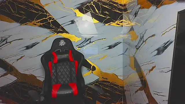 Snapshot of Suarezz10_ chatting on November 17, 2025, 5:19 pm Suarezz10 online show from November 17, 2025, 5:19 pm