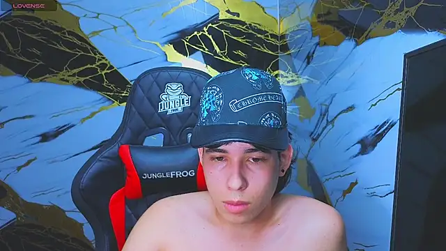 Snapshot of Suarezz10_ chatting on November 18, 2025, 3:05 pm Suarezz10 online show from November 18, 2025, 3:05 pm