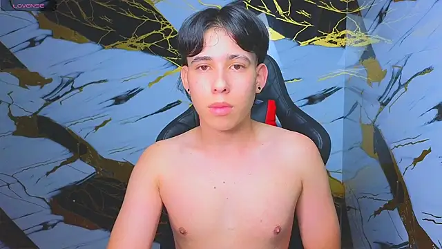 Snapshot of Suarezz10_ chatting on November 19, 2025, 3:12 pm Suarezz10 online show from November 19, 2025, 3:12 pm