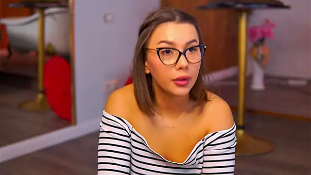 Snapshot of KarinaKokhana chatting on November 13, 2025, 9:41 am KarinaKokhana online show from November 13, 2025, 9:41 am