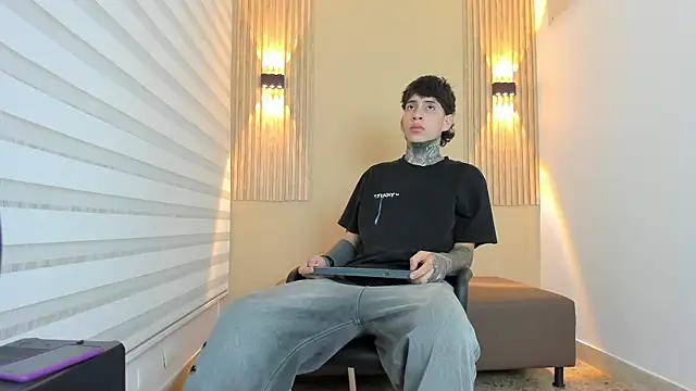 Snapshot of DANTE_ARMSTRONG chatting on November 17, 2025, 3:45 am DANTE ARMSTRONG online show from November 17, 2025, 3:45 am