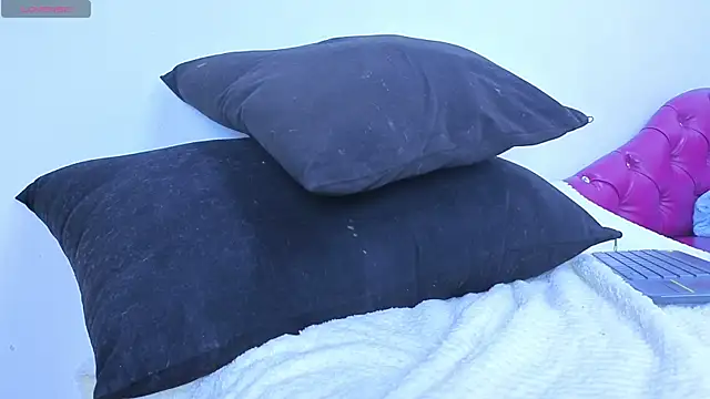 Julieta horney online show from November 6, 2025, 3:02 pm