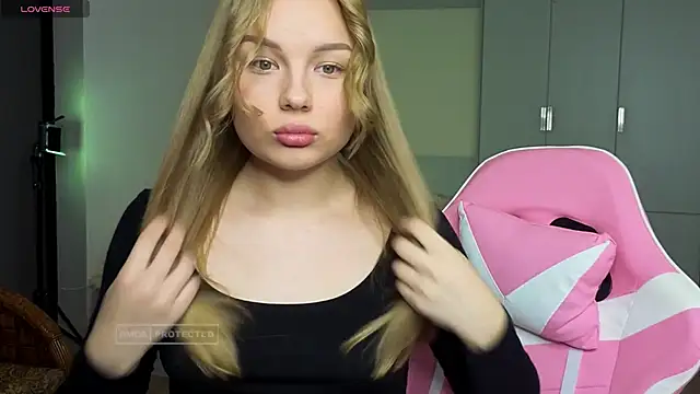 Lunar Flare online show from November 18, 2025, 11:03 am