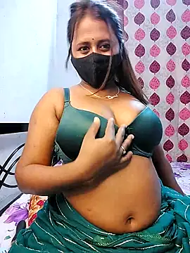 LoveLy-Soneya online show from February 21, 2026, 8:32 pm