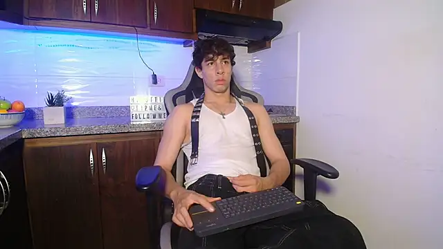 Snapshot of chris_evans27 chatting on November 22, 2025, 2:32 am chris evans27 online show from November 22, 2025, 2:32 am