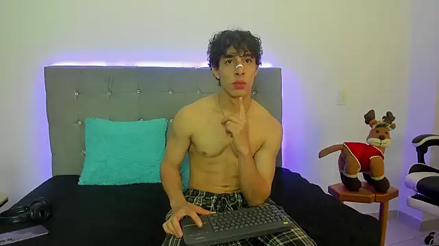 Snapshot of chris_evans27 chatting on November 24, 2025, 11:37 pm chris evans27 online show from November 24, 2025, 11:37 pm