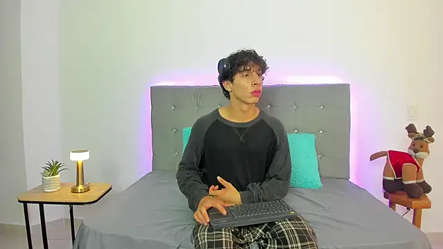 Snapshot of chris_evans27 chatting on November 26, 2025, 1:17 am chris evans27 online show from November 26, 2025, 1:17 am