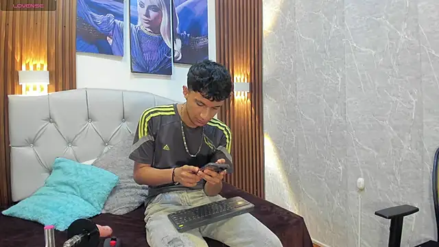 Elian Julian online show from November 15, 2025, 11:43 pm