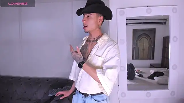 PiperrCry online show from November 8, 2025, 4:01 am