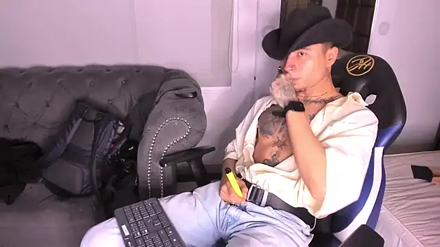 PiperrCry online show from November 14, 2025, 3:49 am