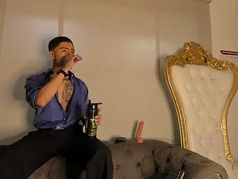 PiperrCry online show from November 17, 2025, 4:07 am