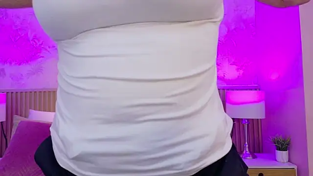 ValeriaMonet online show from April 21, 2026, 1:42 am