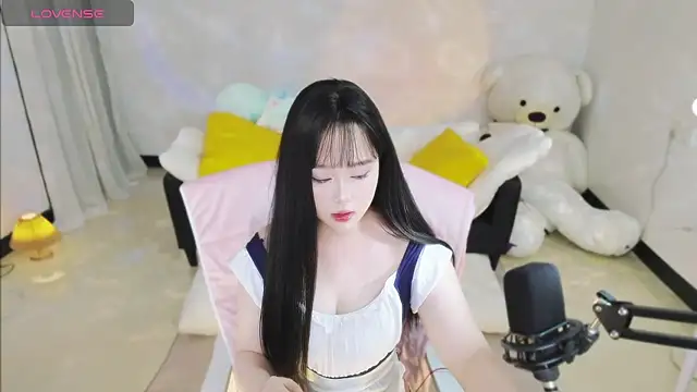 Nina37 online show from January 8, 2026, 12:07 pm