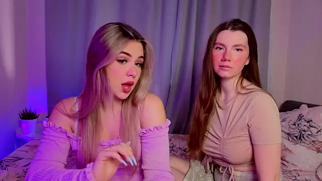 MelitaMoote online show from November 17, 2025, 8:09 am