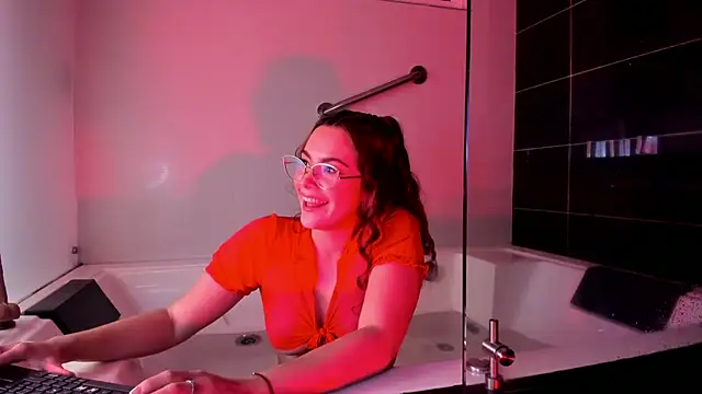 Snapshot of SaraAlvarezx chatting on June 21, 2026, 5:10 am SaraAlvarezx online show from June 21, 2026, 5:10 am