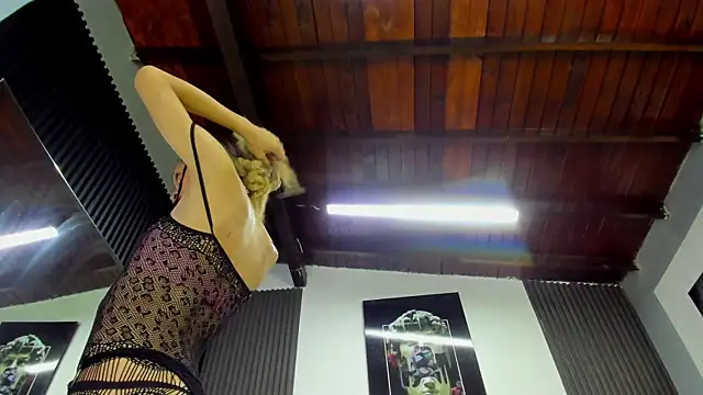 Caitlyn-Joness  online show from April 6, 2026, 10:00 pm