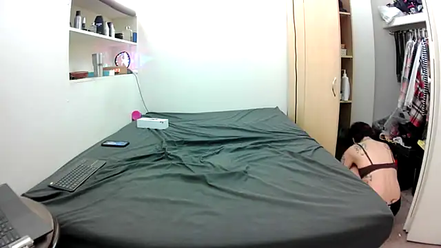 Empress Lilith online show from April 18, 2026, 4:22 pm