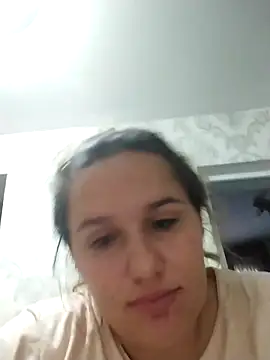 Laryssa2005 online show from November 5, 2025, 11:54 am