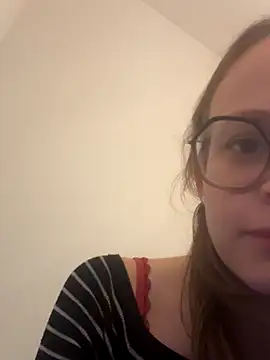 Snapshot of YoungNoraa chatting on November 5, 2025, 4:51 pm YoungNoraa online show from November 5, 2025, 4:51 pm