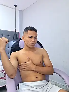 Snapshot of Liams18 chatting on November 14, 2025, 1:04 am Liams18 online show from November 14, 2025, 1:04 am